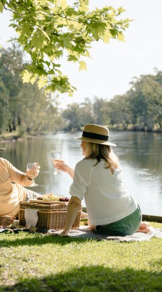 Couple enjoying a picnic along the banks of the Murray River, Howlong